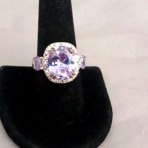 Gorgeous vintage sparkling lavender sapphire cocktail ring Size 8 💜